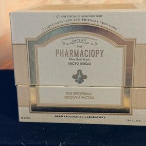 Wine Gold Mask - Gold